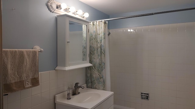 835 Pearson St Unit 305, Des Plaines, IL 60016 - full bathroom with shower / tub combo with curtain and vanity