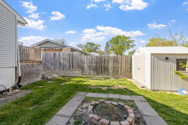 view of yard with a storage unit and an outdoor structure