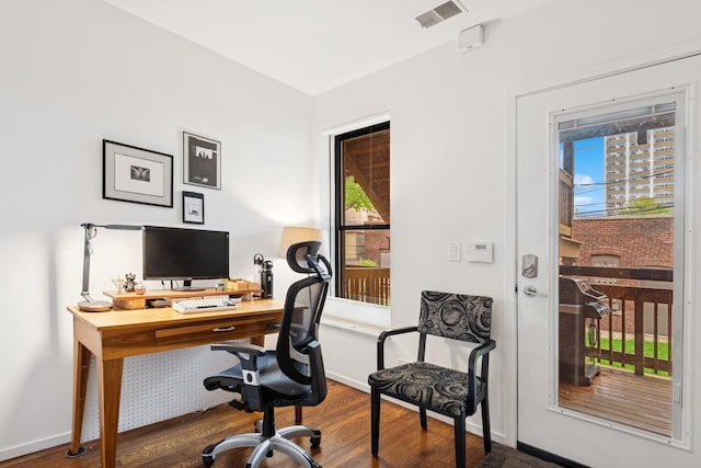 921 W Gunnison St Unit 1W, Chicago, IL 60640 - home office featuring wood finished floors and baseboards