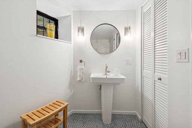 921 W Gunnison St Unit 1W, Chicago, IL 60640 - bathroom with a closet and baseboards