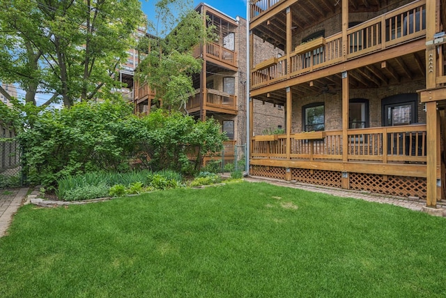 921 W Gunnison St Unit 1W, Chicago, IL 60640 - view of yard