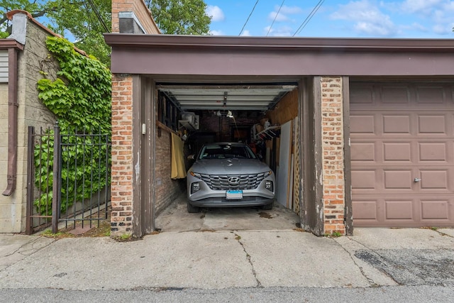 921 W Gunnison St Unit 1W, Chicago, IL 60640 - view of garage
