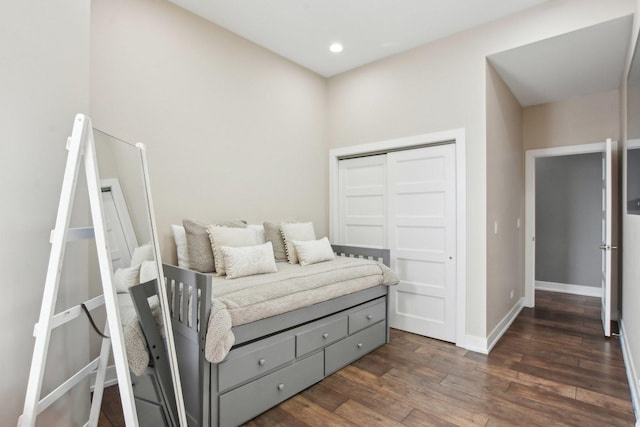 443 E 45th Pl Unit 3, Chicago, IL 60653 - bedroom featuring dark wood-style flooring, baseboards, a closet, and recessed lighting