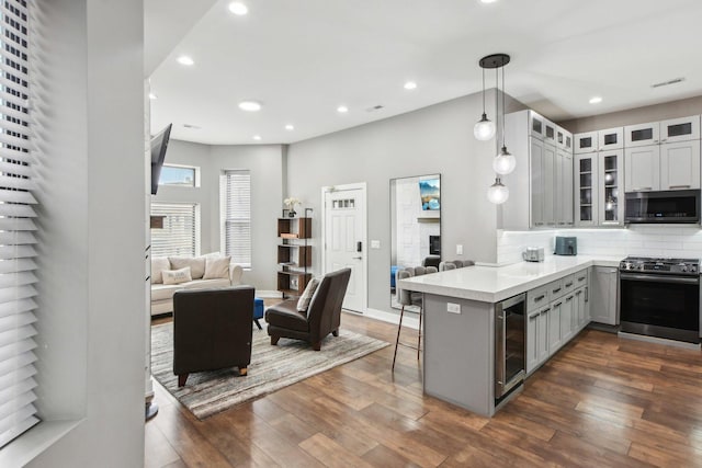443 E 45th Pl Unit 3, Chicago, IL 60653 - kitchen with stainless steel appliances, open floor plan, wine cooler, a peninsula, and recessed lighting