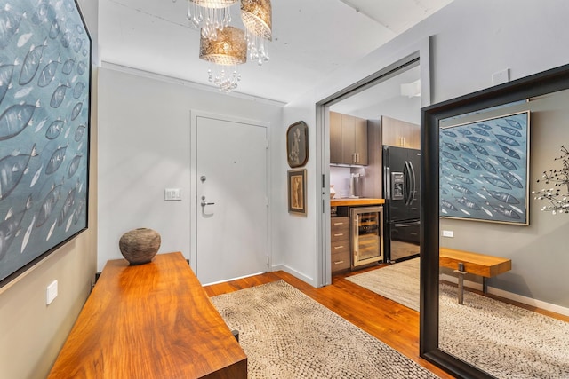 333 N Canal St Unit 3401, Chicago, IL 60606 - entrance foyer featuring beverage cooler, light wood-type flooring, a chandelier, and baseboards
