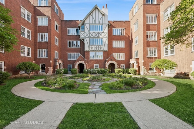 2472 W Estes Ave Unit 2, Chicago, IL 60645 - view of community featuring a lawn