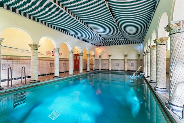2472 W Estes Ave Unit 2, Chicago, IL 60645 - view of indoor pool