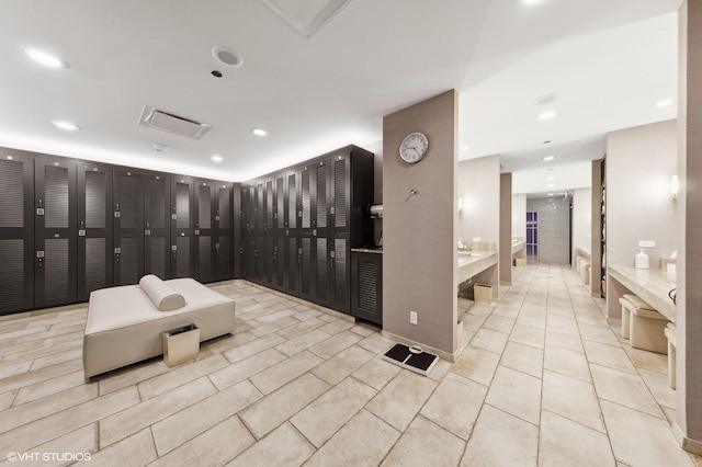 401 N Wabash Ave Unit 2534, Chicago, IL 60611 - building lobby featuring recessed lighting