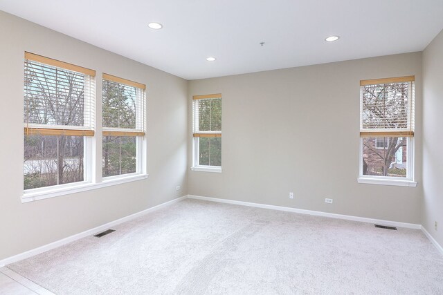 140 Tanglewood Dr, Glen Ellyn, IL 60137 - unfurnished room featuring carpet floors, baseboards, and recessed lighting