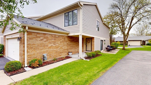 1322 Downs Pkwy, Libertyville, IL 60048 - view of front of home with brick siding and a front yard