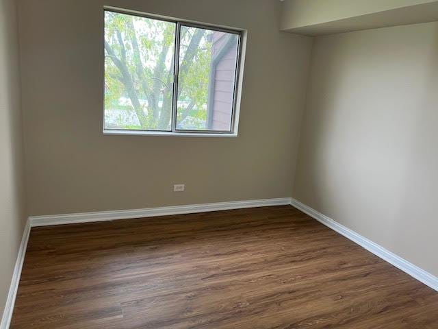 18063 Live Oak Ct Unit 1608, Tinley Park, IL 60477 - unfurnished room featuring healthy amount of natural light, baseboards, and dark wood-type flooring