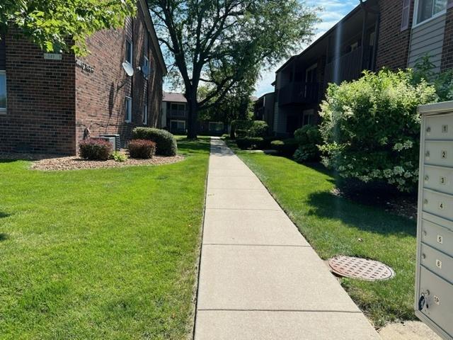 18063 Live Oak Ct Unit 1608, Tinley Park, IL 60477 - view of property's community with a lawn