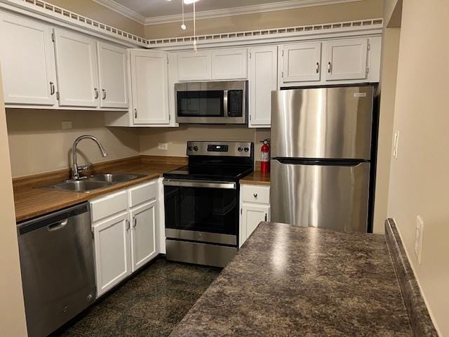 18063 Live Oak Ct Unit 1608, Tinley Park, IL 60477 - kitchen with appliances with stainless steel finishes, crown molding, a sink, dark countertops, and white cabinetry