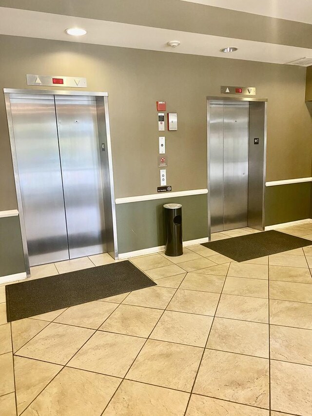 656 Pearson St Unit 608C, Des Plaines, IL 60016 - building lobby with recessed lighting