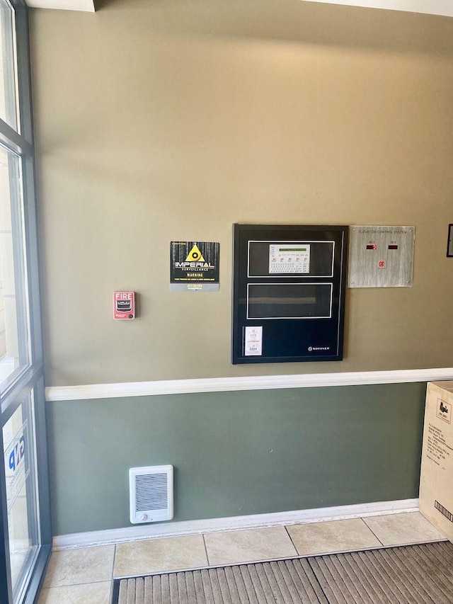656 Pearson St Unit 608C, Des Plaines, IL 60016 - detailed view of a fire alarm and baseboards