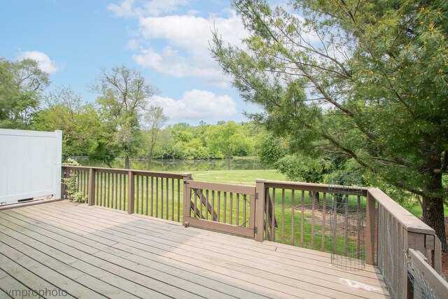 300 Hunters Cir, Fox River Grove, IL 60021 - deck with a lawn