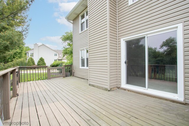 300 Hunters Cir, Fox River Grove, IL 60021 - view of deck