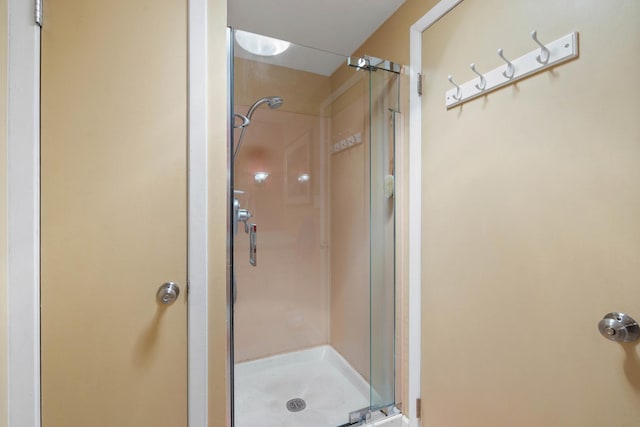 1712 Sutton Ln, Schaumburg, IL 60194 - bathroom with a shower stall