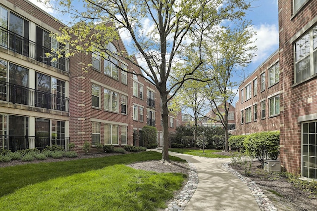 1625 Glenview Rd Unit 210, Glenview, IL 60025 - view of community featuring a yard