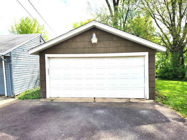 view of detached garage