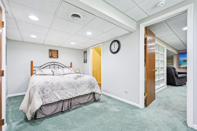 bedroom with a drop ceiling, carpet flooring, recessed lighting, and baseboards