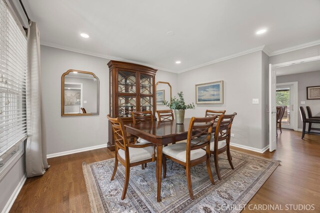 833 Shiloh Cir, Naperville, IL 60540 - dining area featuring dark wood finished floors, crown molding, baseboards, and recessed lighting
