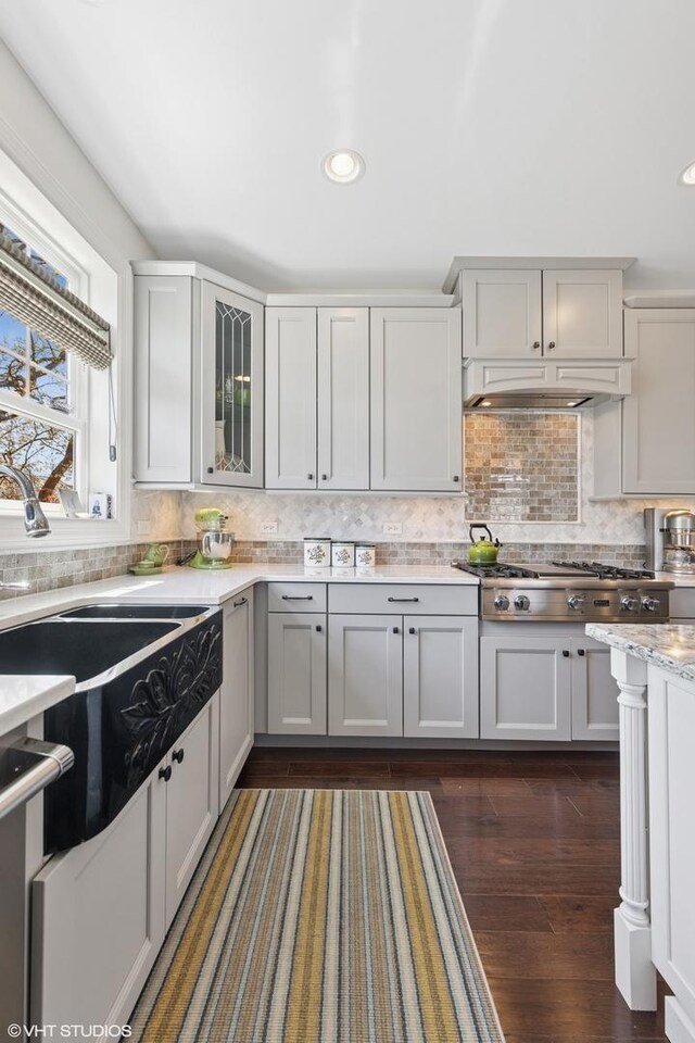 149 W Kennedy Ln Unit 208, Hinsdale, IL 60521 - kitchen with stainless steel gas stovetop, light countertops, decorative backsplash, a sink, and recessed lighting