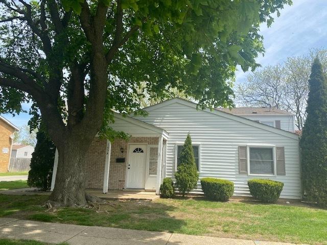 view of front of home with brick siding