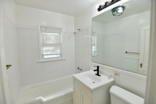 313 N Jackson St, Waukegan, IL 60085 - bathroom featuring toilet, shower / tub combination, and vanity