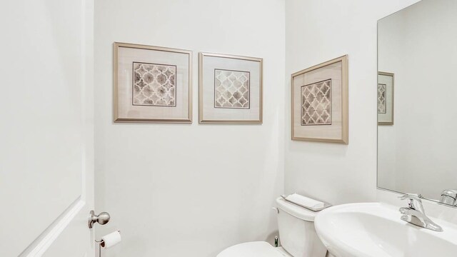 319 Snowdrop Ln, Elgin, IL 60124 - half bathroom featuring a sink and toilet