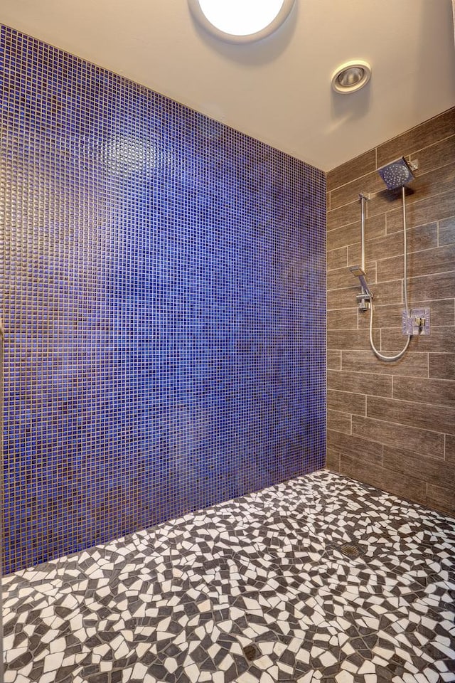 full bath featuring a tile shower