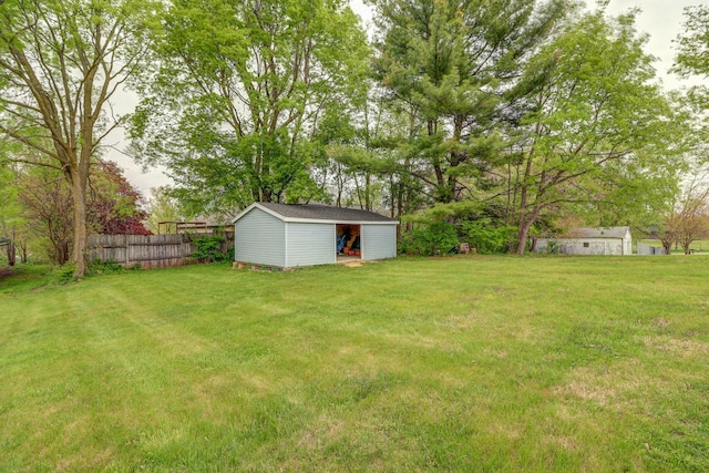 view of yard with an outdoor structure