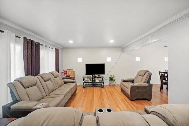 living area with light wood-type flooring, recessed lighting, baseboards, and crown molding