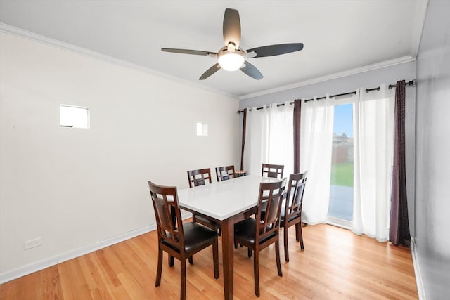 dining area featuring ceiling fan, ornamental molding, light wood-style floors, and baseboards