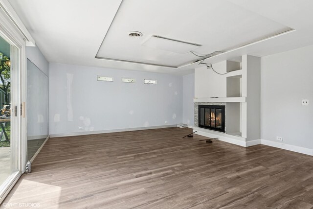 1011 Beverly Dr, Wheeling, IL 60090 - unfurnished living room featuring wood finished floors, baseboards, and a glass covered fireplace