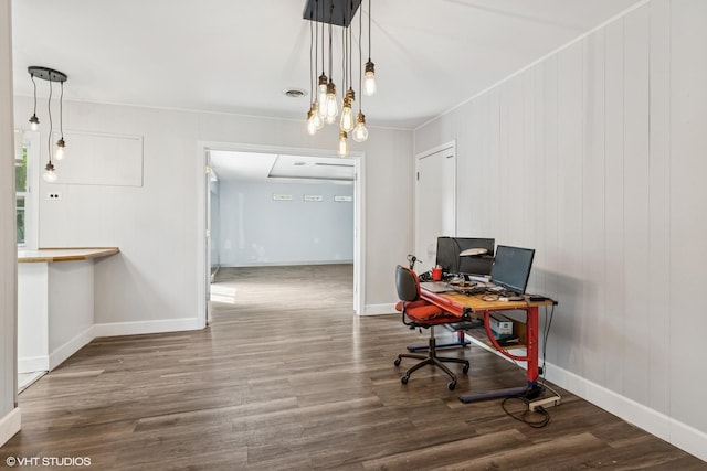 1011 Beverly Dr, Wheeling, IL 60090 - office space featuring wood finished floors and baseboards