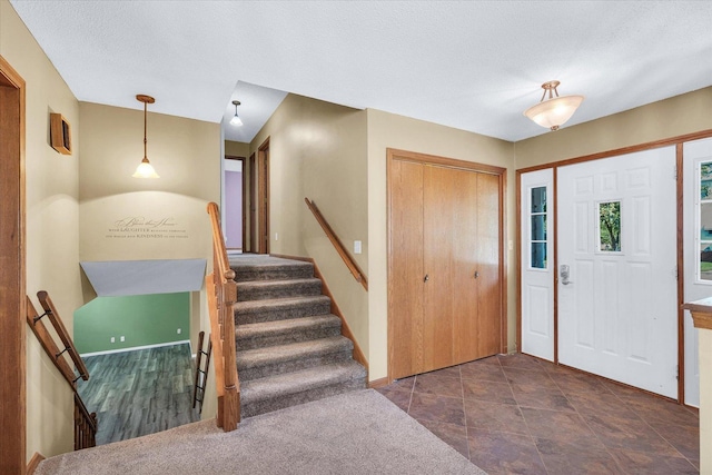 123 E 14th St, Gibson City, IL 60936 - foyer with baseboards