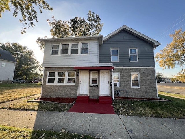 307 S 4th Ave, Kankakee, IL 60901 - traditional-style house with entry steps and a front yard