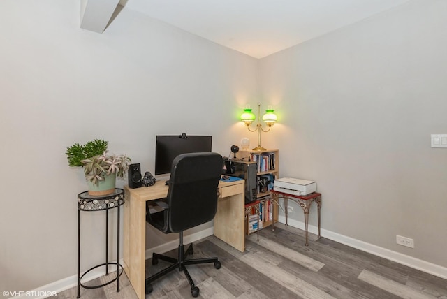1042 Catalpa Ct, Beecher, IL 60401 - office space featuring baseboards and wood finished floors