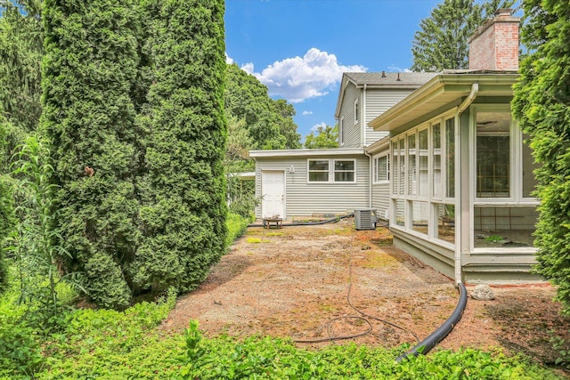 2109 Grange Dr, Urbana, IL 61801 - view of yard featuring a sunroom