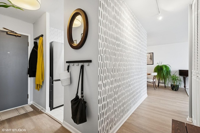 6171 N Sheridan Rd Unit 2704, Chicago, IL 60660 - hall featuring wood finished floors and baseboards