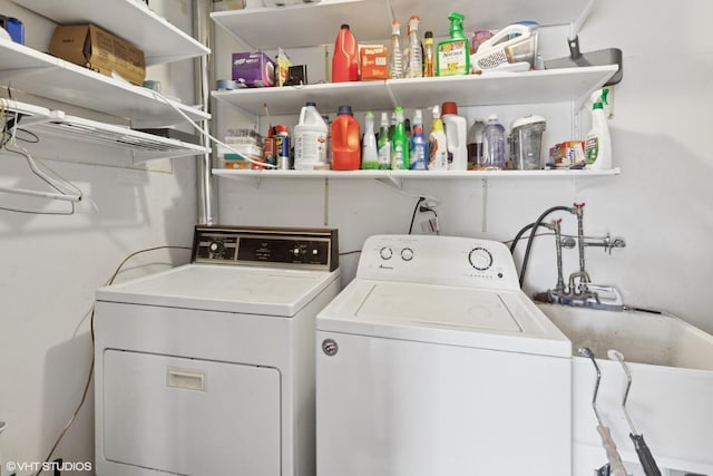 1313 S Elizabeth St, Lombard, IL 60148 - laundry room featuring washer and dryer