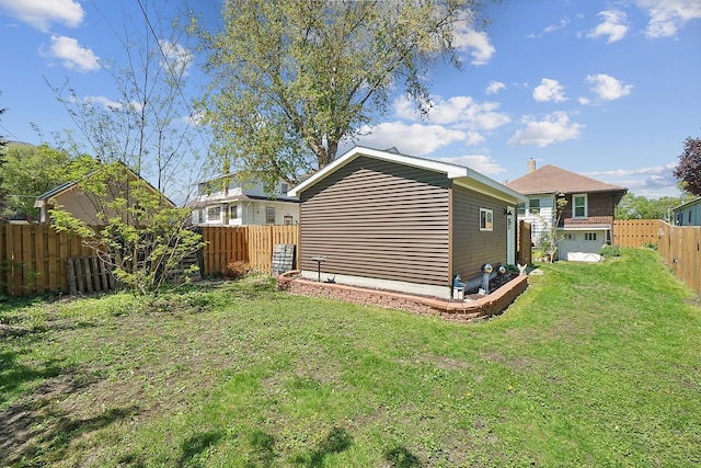1009 W Madison St, Ottawa, IL 61350 - view of yard with an outdoor structure
