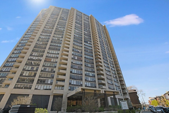 view of apartment building / complex