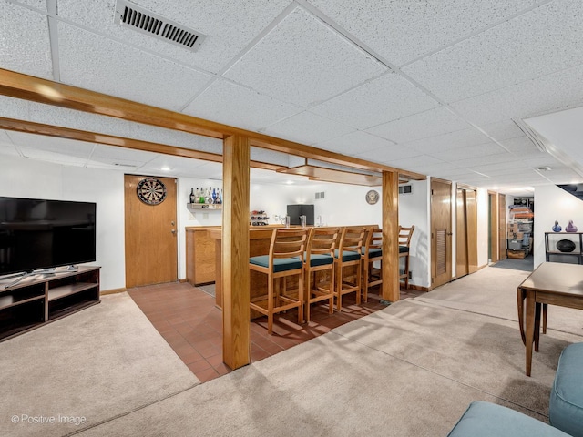 living area featuring a dry bar and a drop ceiling