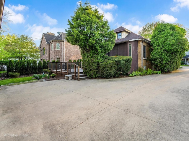 375 S Berkley Ave, Elmhurst, IL 60126 - view of front facade featuring a wooden deck