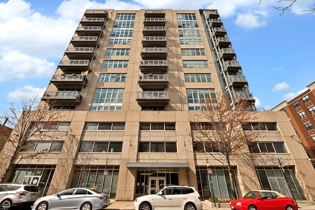 view of apartment building / complex
