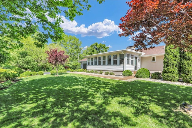 811 Hamilton Dr, Champaign, IL 61820 - back of property featuring a yard