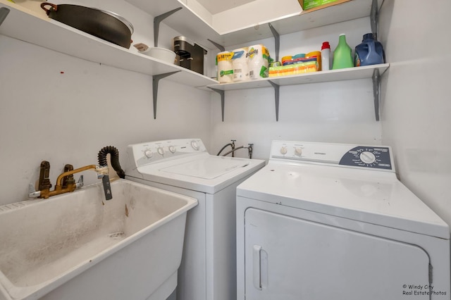 337 George Ave, Waukegan, IL 60085 - laundry room featuring washer and clothes dryer