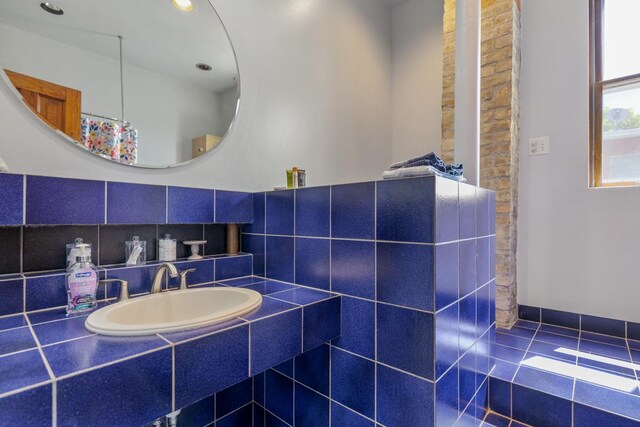 3809 N Kenmore Ave, Chicago, IL 60613 - full bathroom featuring a sink and recessed lighting